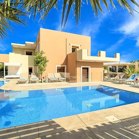 Aparthotel Island Heated Pool