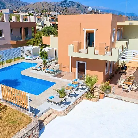 Aparthotel Island Heated Pool