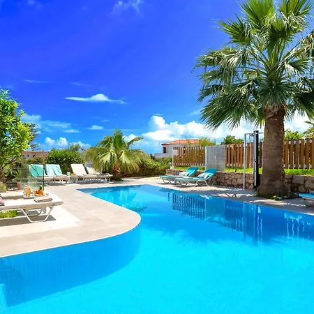 Island Heated Pool 2*