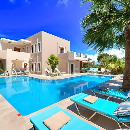Island Heated Pool ゲオルギオポリス