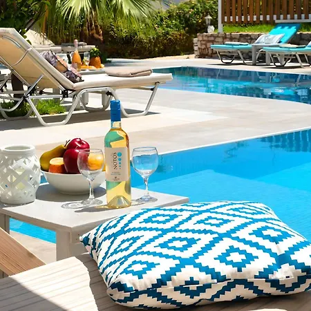 Island Heated Pool Hotel de apartamente