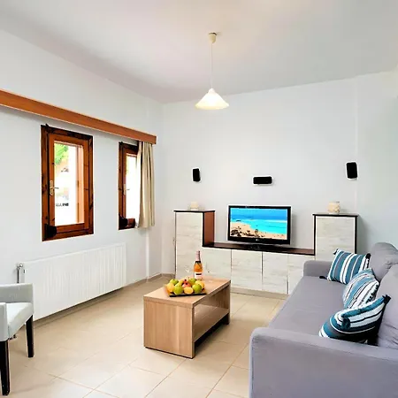Island Heated Pool 2*