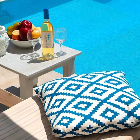 Island Heated Pool 2*
